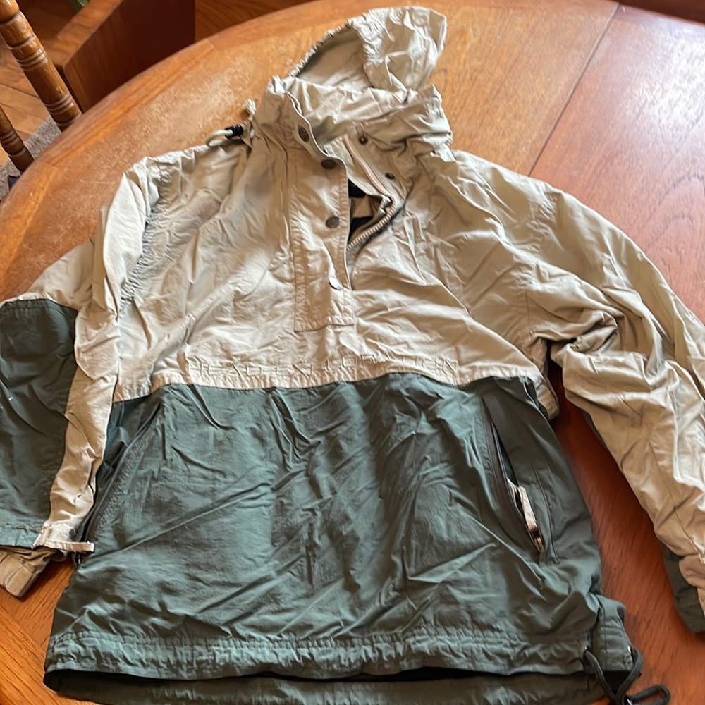 Head pullover size small
